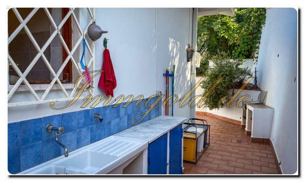 Thumbnail von Immogold Große Villa mit Traumseeblick mit Terrassen und Balconen