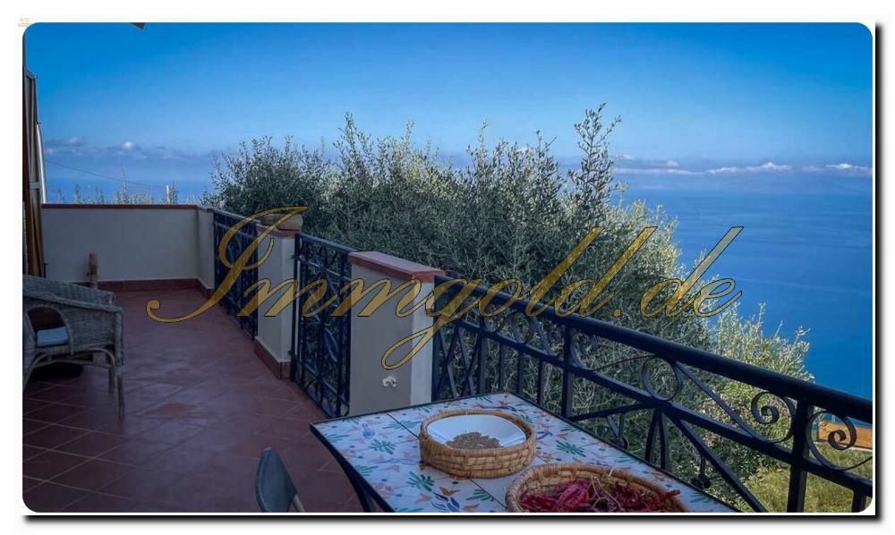 Thumbnail von Immogold Große Villa mit Traumseeblick mit Terrassen und Balconen