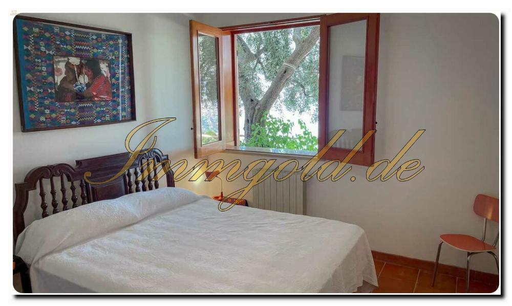 Thumbnail von Immogold Große Villa mit Traumseeblick mit Terrassen und Balconen