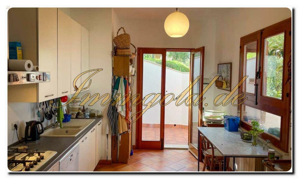 Thumbnail von Immogold Große Villa mit Traumseeblick mit Terrassen und Balconen