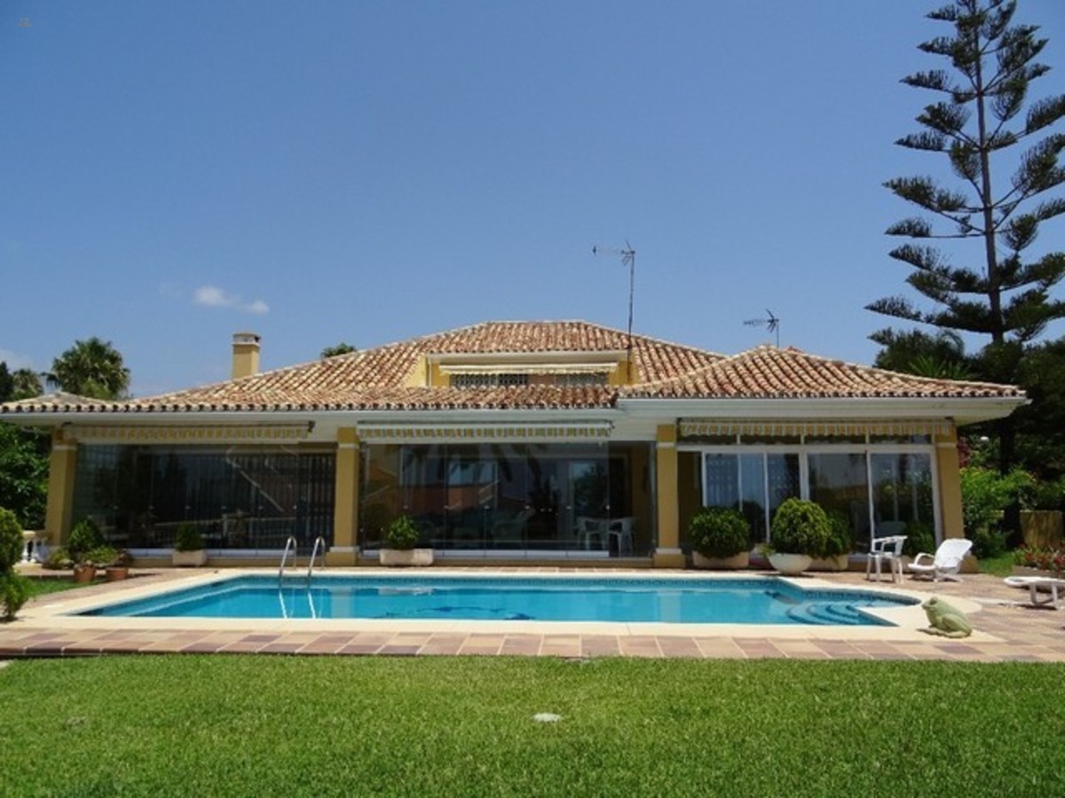 villa for sale in - Elviria