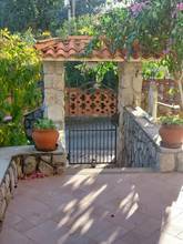 Thumbnail von Villa in attraktiver Lage nahe dem Meer