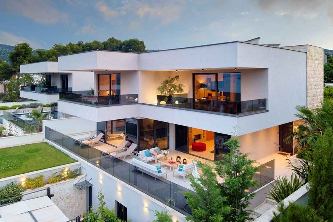 Drei exklusive Villen mit traumhaften Meerblick in Marina, Region Trogir