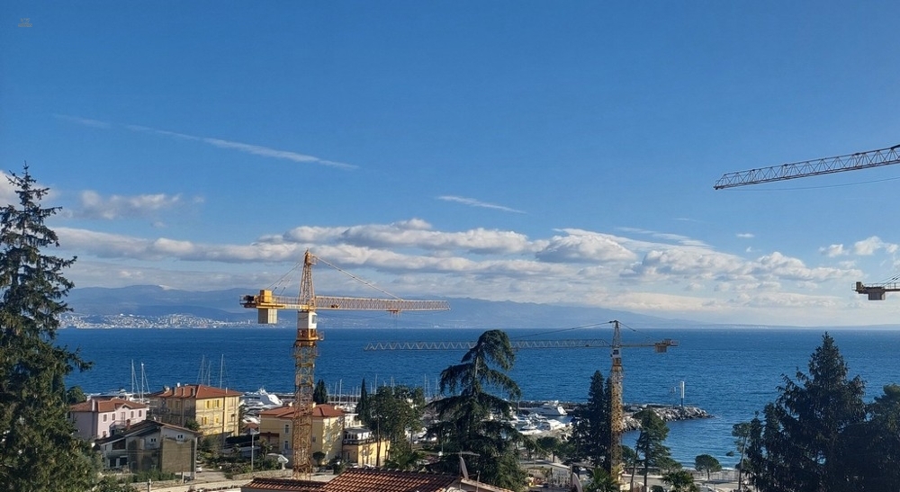 Großzügiges Appartement mit Meerblick in Icici, Opatija Rivera