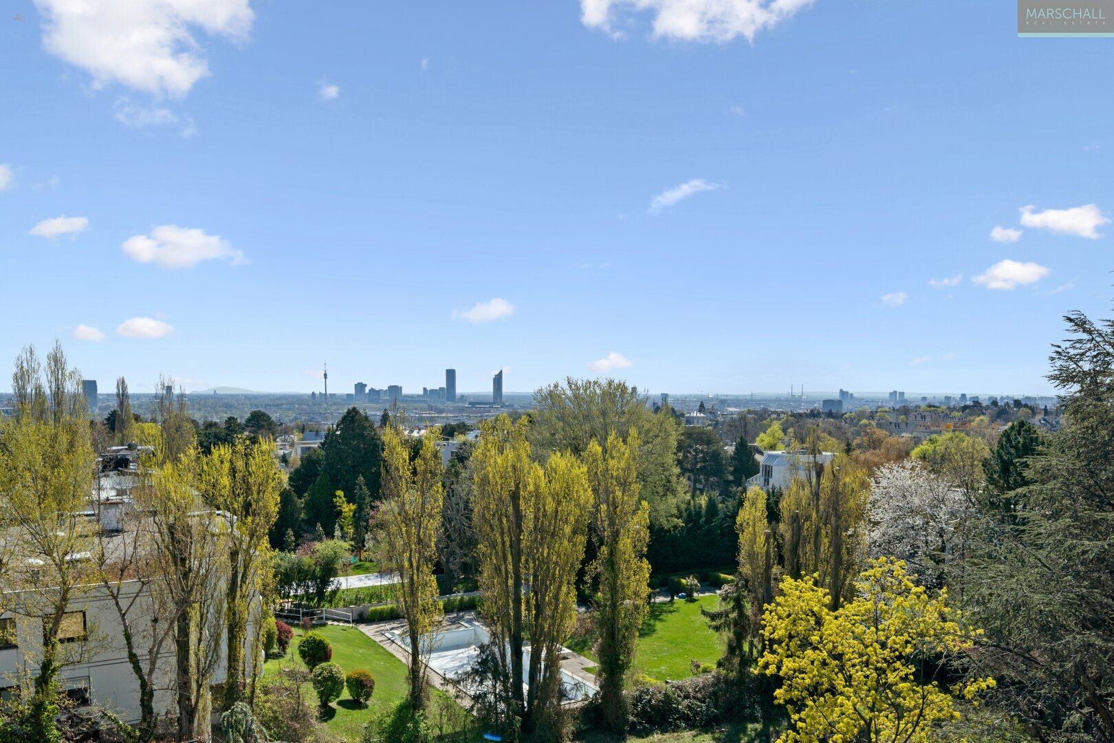 Thumbnail von Wunderschönes Penthouse mit herrlichem Blick und Dachterrasse in Prestige Lage