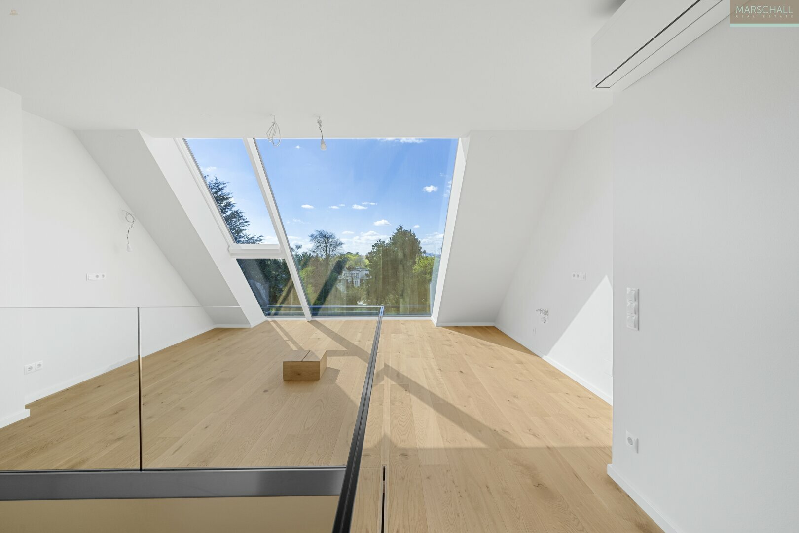 Thumbnail von Wunderschönes Penthouse mit herrlichem Blick und Dachterrasse in Prestige Lage