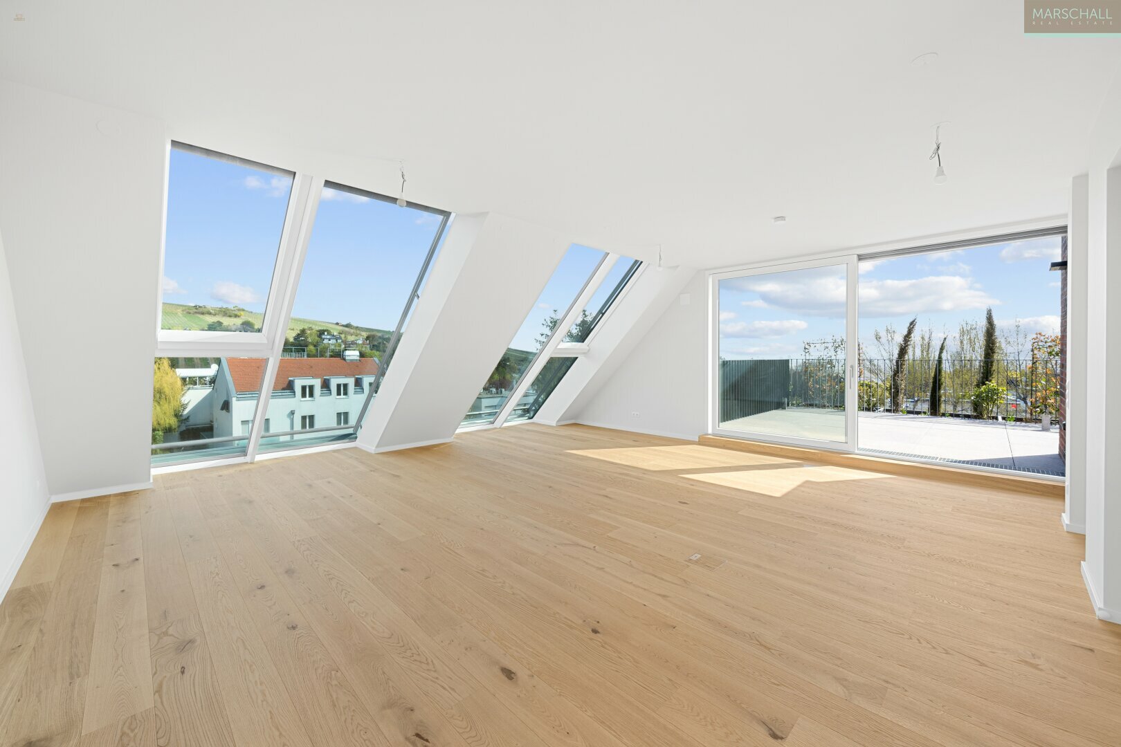Thumbnail von Wunderschönes Penthouse mit herrlichem Blick und Dachterrasse in Prestige Lage