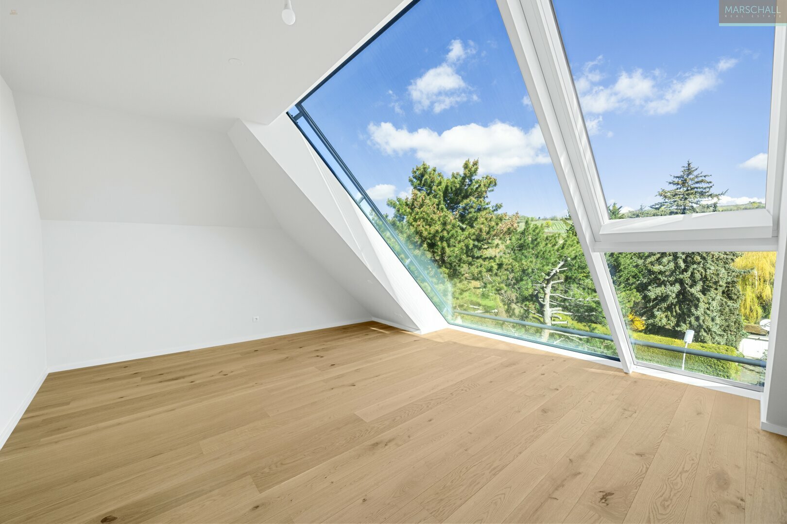 Thumbnail von Wunderschönes Penthouse mit herrlichem Blick und Dachterrasse in Prestige Lage