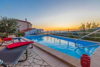 Thumbnail von Mehrfamilienhaus mit Pool und Meerblick in Crikvenica