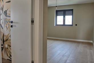 Thumbnail von Moderní penthouse s terasou na střeše a panoramatickým výhledem na město a moře