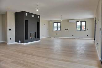 Thumbnail von Moderní penthouse s terasou na střeše a panoramatickým výhledem na město a moře