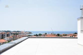 Thumbnail von Modernes Penthouse mit Dachterrasse und Panoramablick auf die Stadt und das Meer