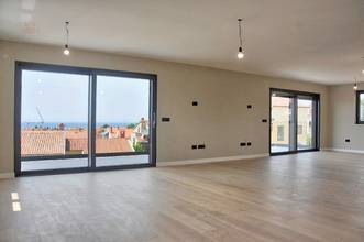 Thumbnail von Modernes Penthouse mit Dachterrasse und Panoramablick auf die Stadt und das Meer