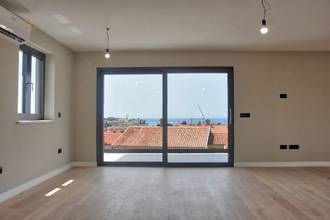 Thumbnail von Modernes Penthouse mit Dachterrasse und Panoramablick auf die Stadt und das Meer
