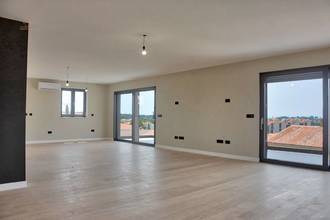 Thumbnail von Modernes Penthouse mit Dachterrasse und Panoramablick auf die Stadt und das Meer
