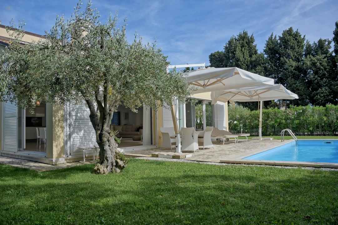 Haus mit Swimmingpool in der ersten Reihe zum Meer bei Umag
