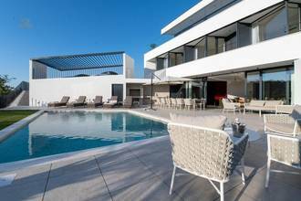 Thumbnail von Nowoczesna luksusowa willa z basenem i widokiem na morze