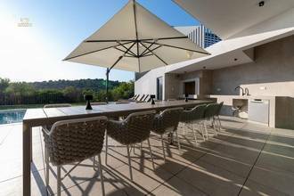 Thumbnail von Nowoczesna luksusowa willa z basenem i widokiem na morze