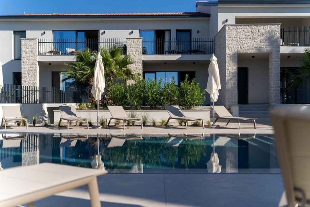 Luxuriöse Maisonettewohnung mit Meerblick und Community-Pool