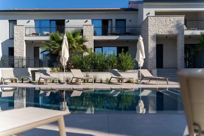 Luxuriöse Maisonettewohnung mit Meerblick und Community-Pool