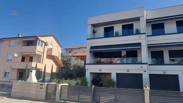 Thumbnail von Moderne Doppelhaushälfte mit Pool in Crikvenica