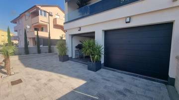 Thumbnail von Moderne Doppelhaushälfte mit Pool in Crikvenica