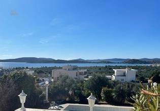 Thumbnail von Villa mit Swimmingpool und Meerblick