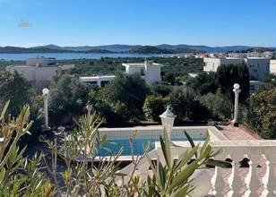 Thumbnail von Villa mit Swimmingpool und Meerblick