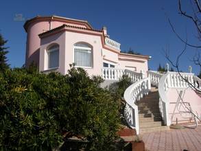 Thumbnail von Villa mit Swimmingpool und Meerblick