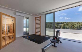 Thumbnail von Deniz kenarında birinci sırada modern villa ve havuz