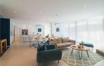 Thumbnail von Deniz kenarında birinci sırada modern villa ve havuz