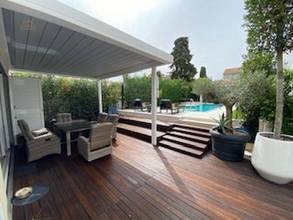 Thumbnail von Harika bir konumda havuzlu olağanüstü villa