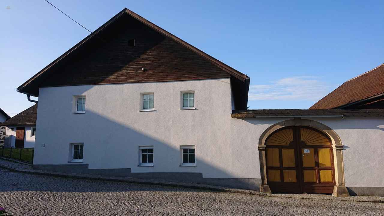 歴史的な家で、潜在能力と農地期待地（入札方式）