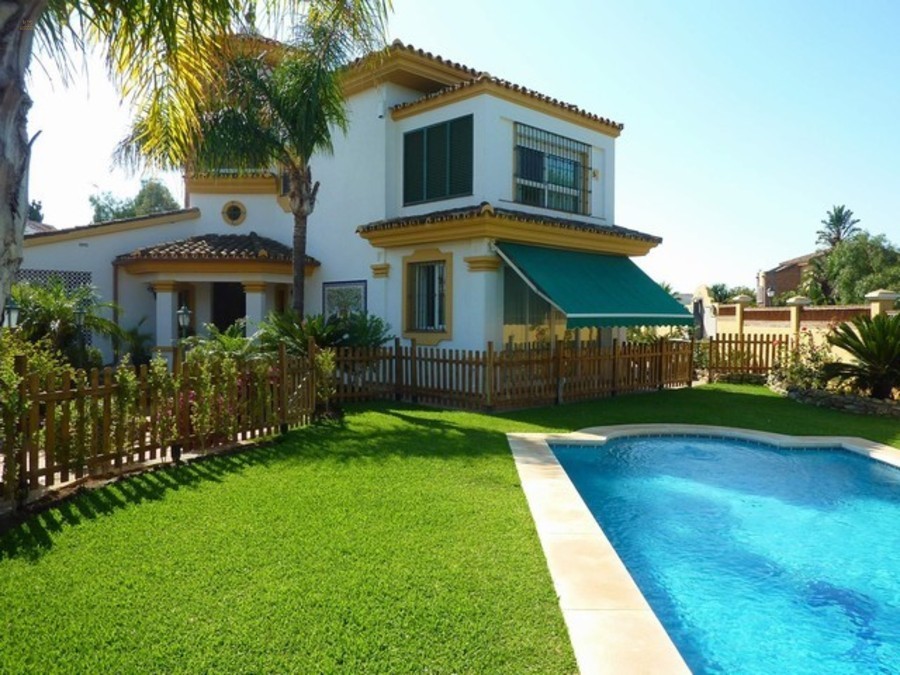 	 villa for sale in - Las Chapas 