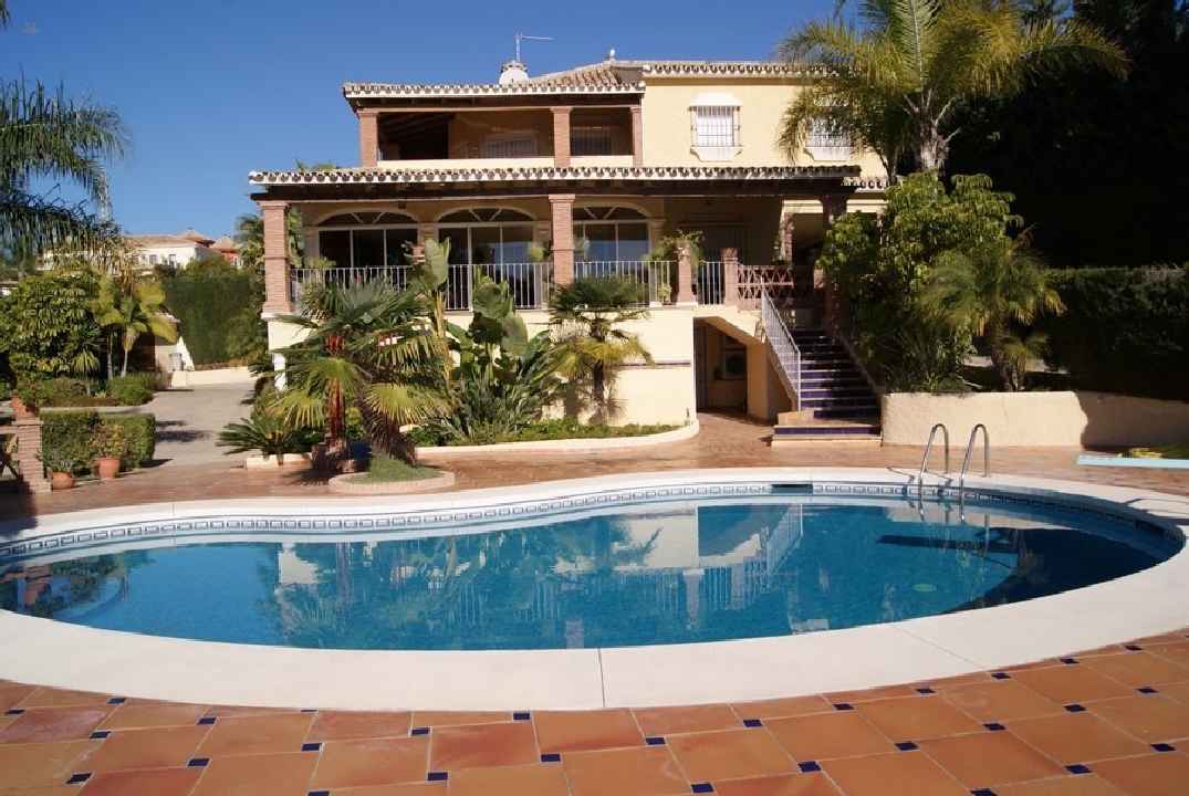 	 villa for sale in - El Paraiso 