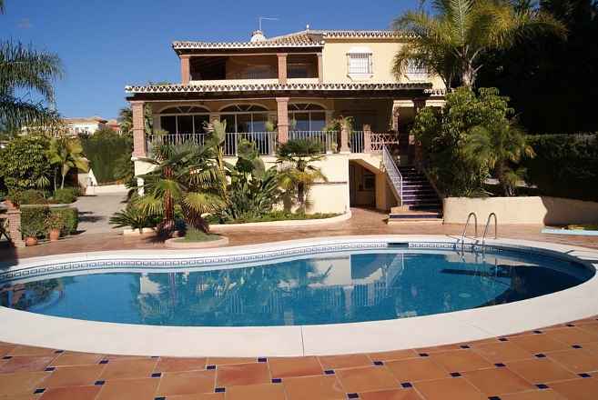 	 villa for sale in - El Paraiso 