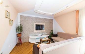 Thumbnail von Schönes Mehrfamilienhaus mit Pool und Meerblick in Kaštel Lukšić