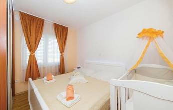 Thumbnail von Schönes Mehrfamilienhaus mit Pool und Meerblick in Kaštel Lukšić