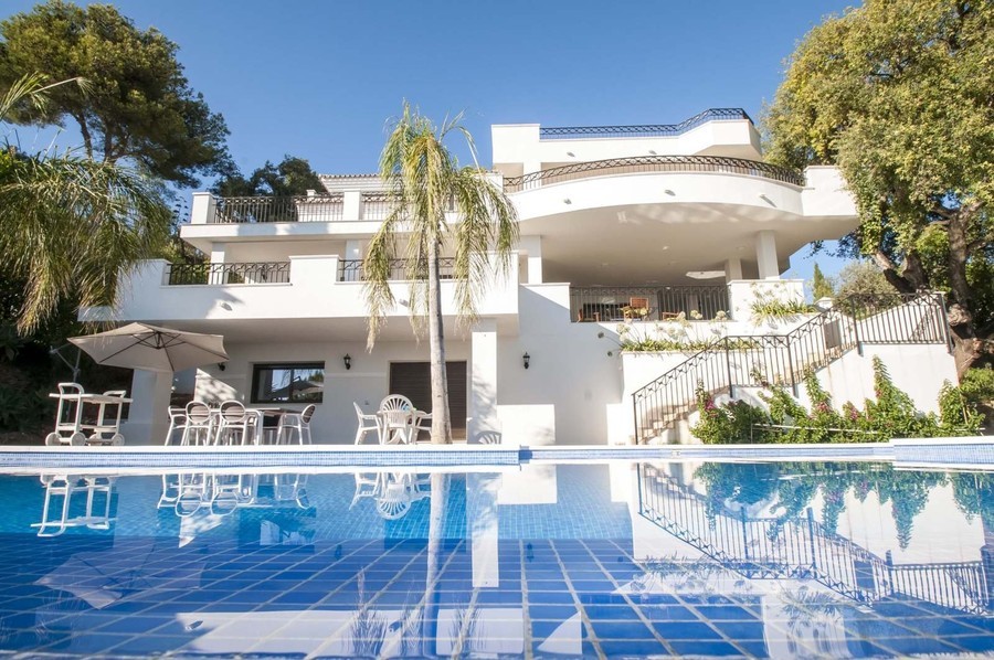 villa for sale in - Altos de los Monteros