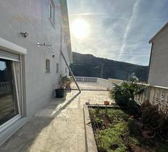 Vollständig ausgestattetes und gepflegtes Appartement in Senj