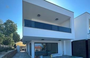 Thumbnail von Moderne Villa mit Swimmingpool und Meerblick