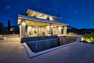 Thumbnail von Mediterrane Neubau-Villa mit Swimmingpool und Meerblick