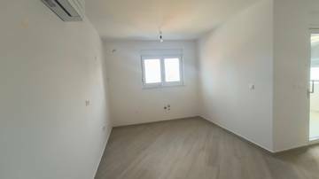 Thumbnail von Modernes Penthouse mit großer Terrasse und Meerblick