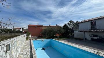 Thumbnail von Mehrfamilienhaus mit Pool und 5 Wohneinheiten, Insel Krk