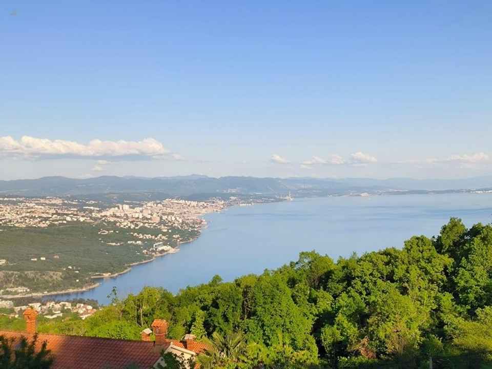 Hochwertiges Einfamilienhaus mit Pool und Meerblick, Region Opatija