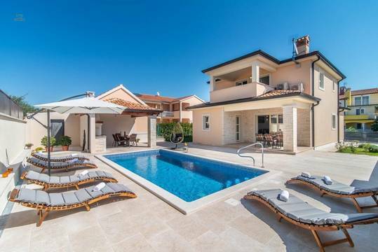 Mediterrane Villa mit Pool und Sommerküche, Region Porec