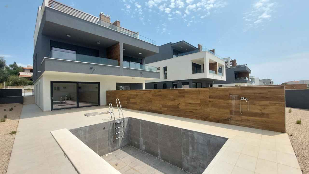 Moderne Neubau-Appartements mit Meerblick in Novalja