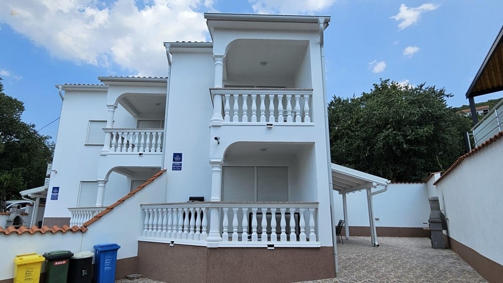 Doppelhaushälfte mit Pool und Meerblick in Dramalj, Crikvenica