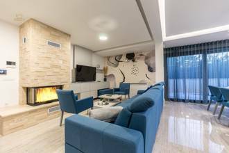 Thumbnail von Moderne Luxusvilla mit Swimmingpool und Dachterrasse