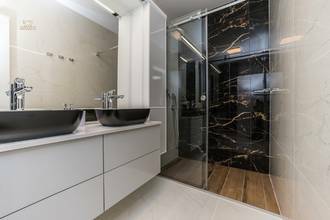 Thumbnail von Moderne Luxusvilla mit Swimmingpool und Dachterrasse